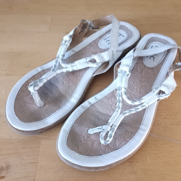 B.O.C Born White Breaded Toe Slingback Sandals Sz 8 - Picture 2 of 8